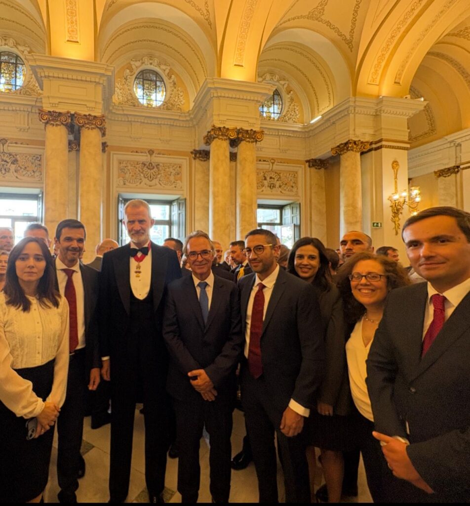 SM Felipe VI con algunos miembros de la junta directiva de la ALTS
